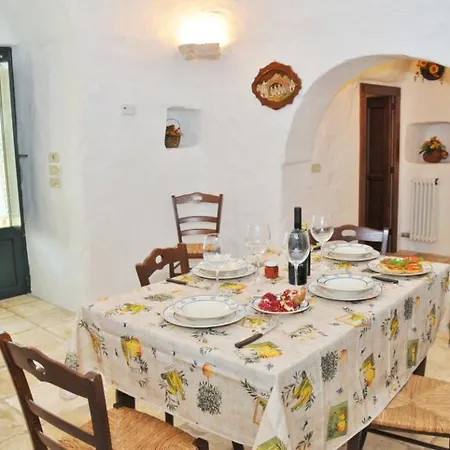 Trullo Del Pino 2 *